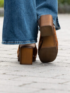 roberto rosso clogs suede brown