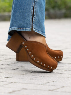 roberto rosso clogs suede brown